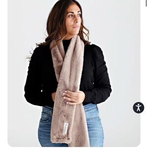 NEW Minky Couture Plush Faux Fur Scarf